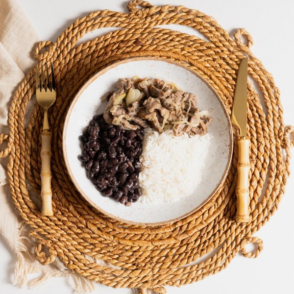 Marmita arroz e feijão com iscas de carne acebolada 350g