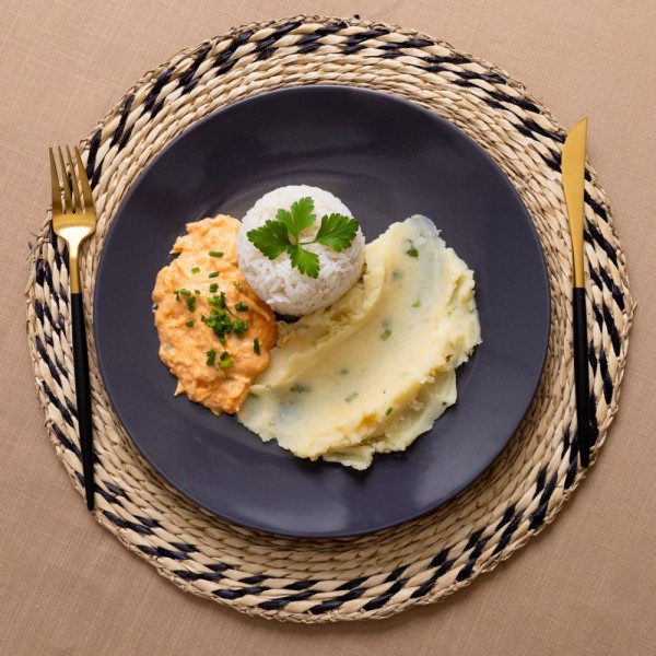 Marmita arroz e purê de batata com fricassê de frango 250g