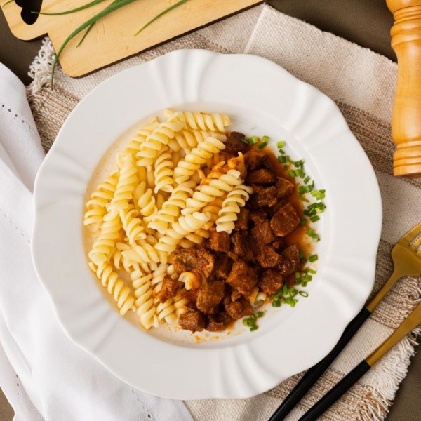 Marmita macarrão parafuso com carne de panela 250g